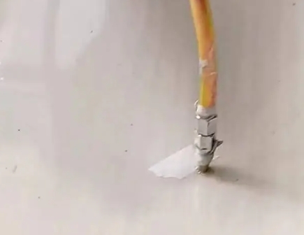 桐乡瓷砖空鼓维修公司专业解答在瓷砖铺贴过程中，如果使用的砂料过粗（如全部使用了粗砂），可能会导致以下问题